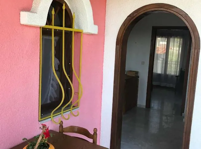 Great First Floor With View *