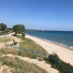 Great First Floor With View דירה